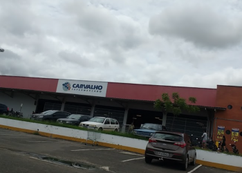 Bandidos arrombam caixas eletrônicos no Comercial Carvalho na zona Leste de Teresina